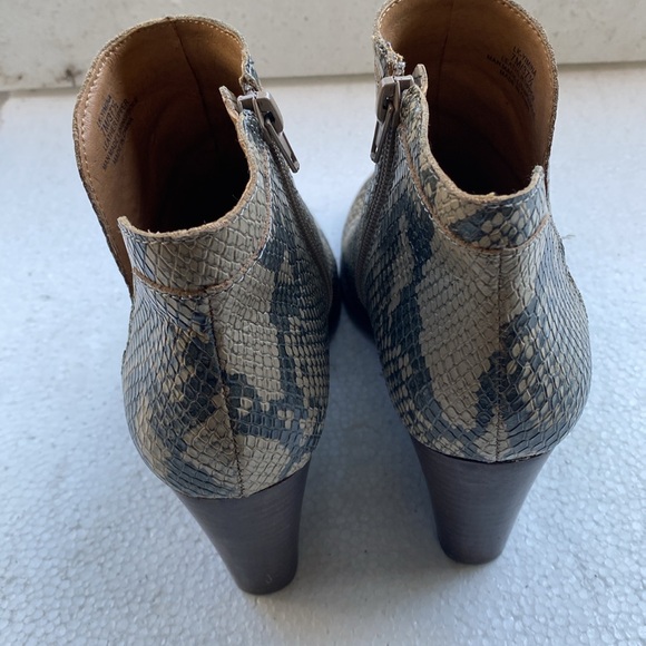 Lucky Brand Basel Double Zip Bootie in Chinchilla Slither Colorway Size 7M - Picture 7 of 16